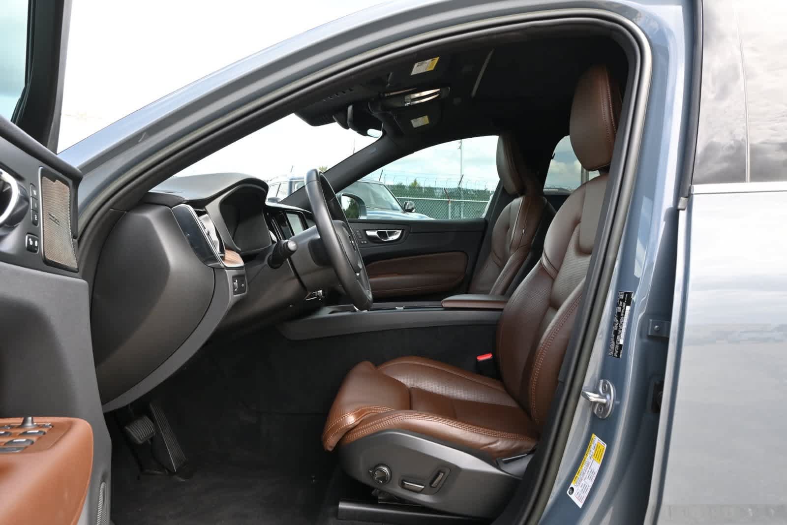Used 2022 Volvo XC60 B6 Inscription w/ Advanced Package AWD/4WD image 17