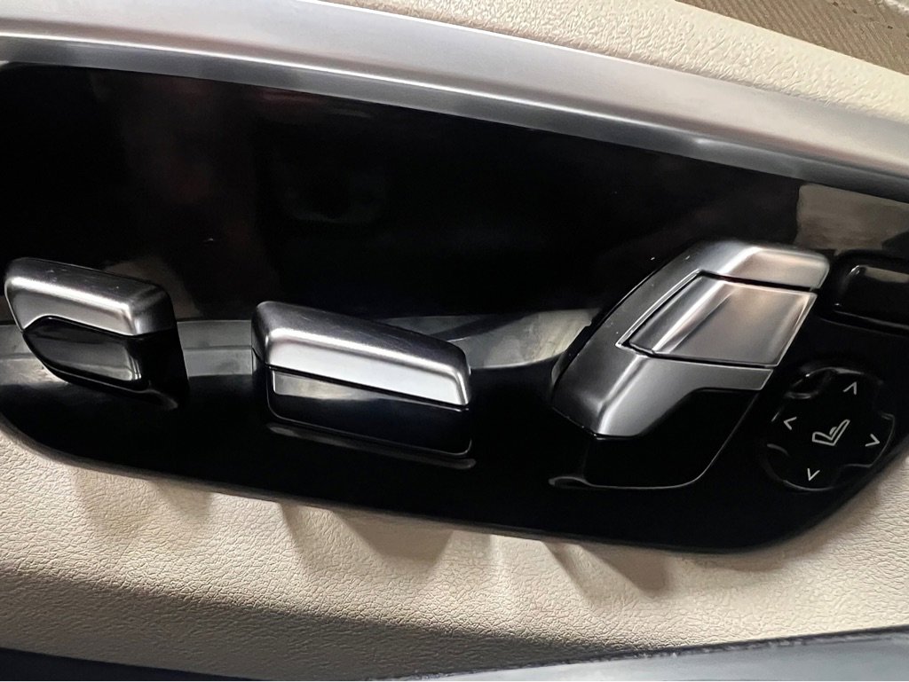 Used 2016 BMW 740i RWD image 26