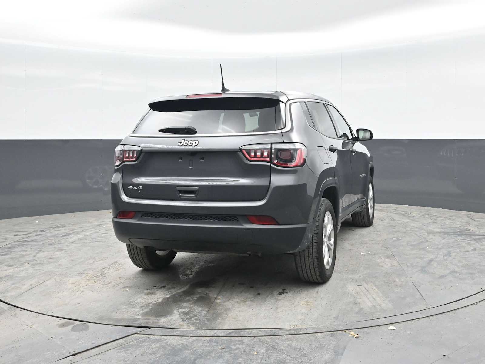 Used 2024 Jeep Compass Sport AWD/4WD image 8