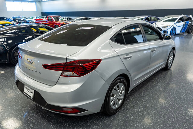 Used 2019 Hyundai Elantra SE w/ Winter Weather Package image 6
