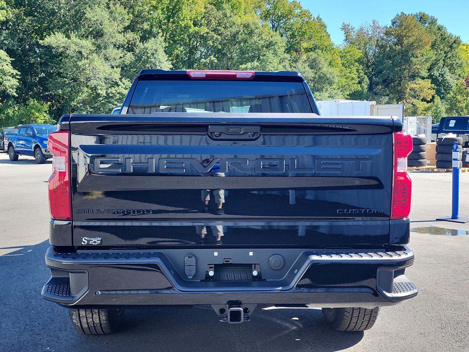 New 2026 Chevrolet Silverado 1500 Custom w/ LPO, Dark Essentials Package AWD/4WD image 4