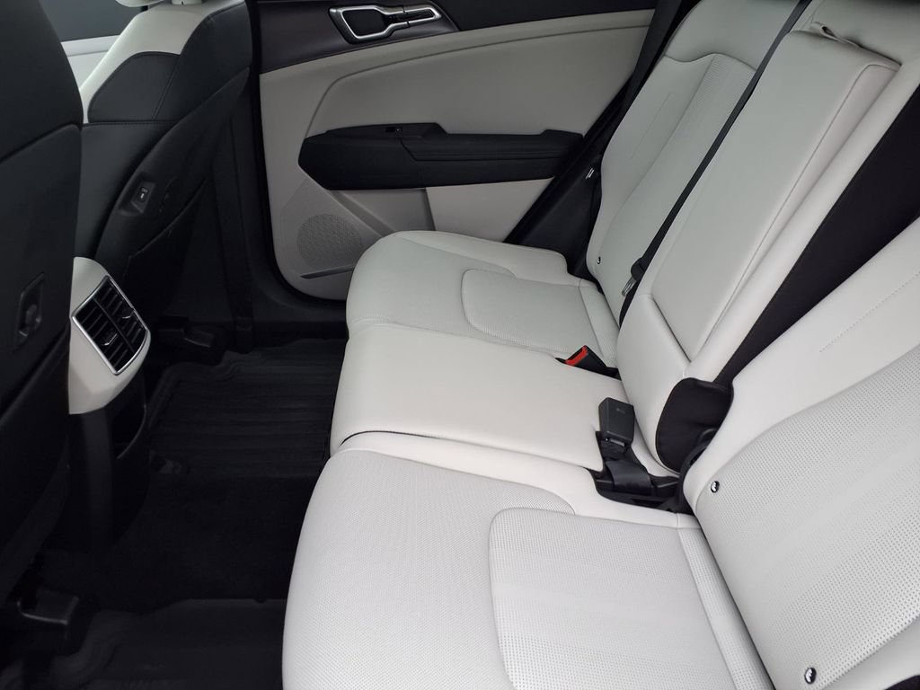 Used 2026 Kia Sportage EX FWD image 12