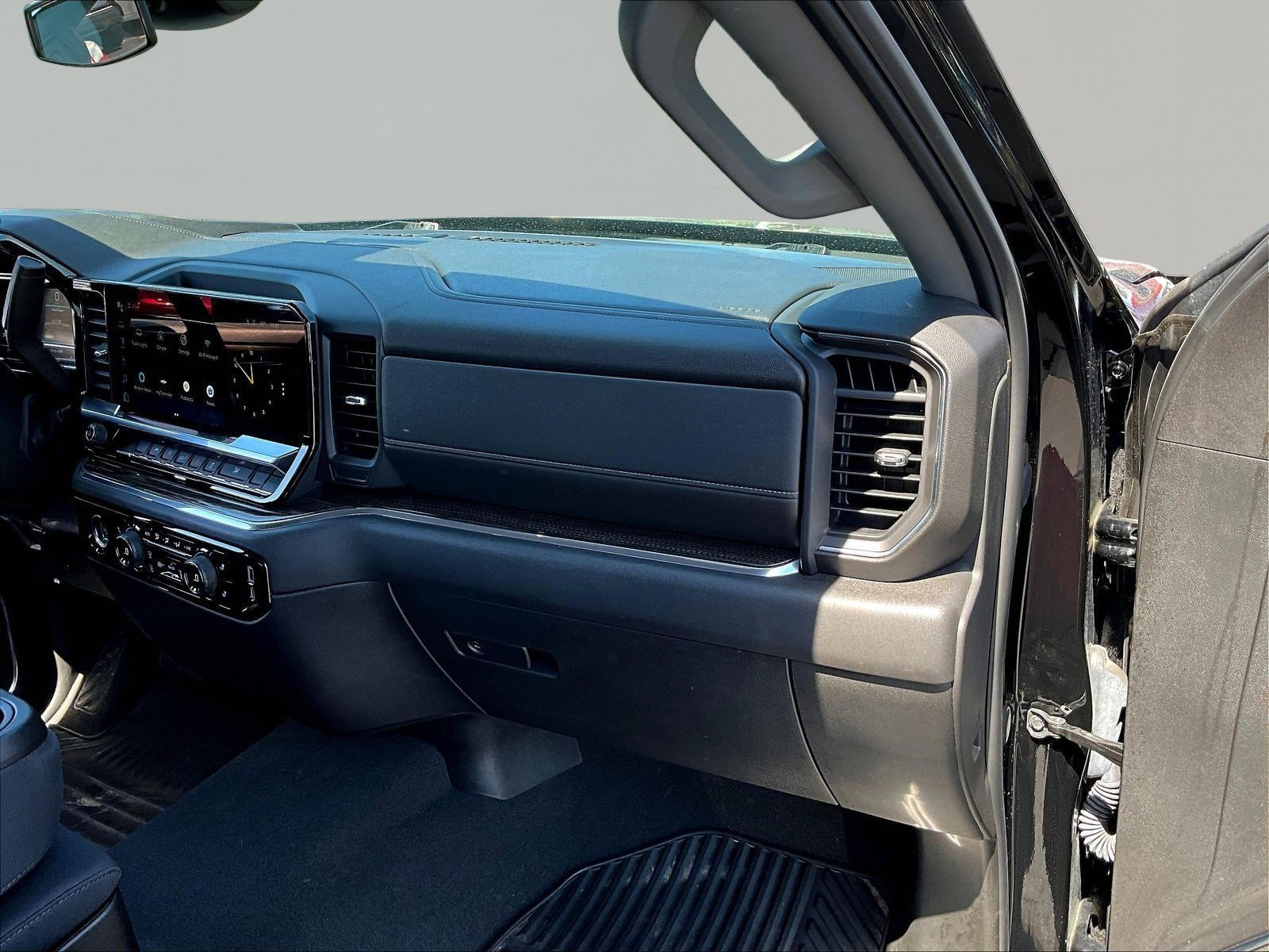 Used 2024 Chevrolet Silverado 1500 LT AWD/4WD image 26