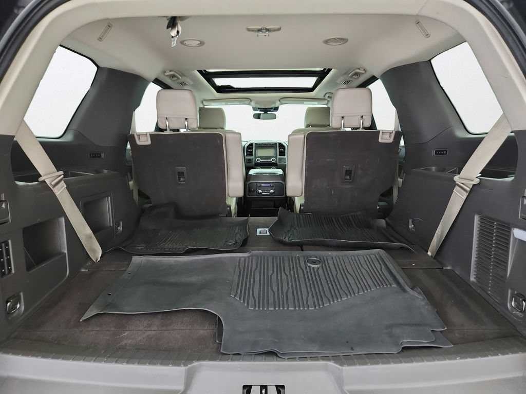 Used 2020 Ford Expedition XLT w/ Equipment Group 201A AWD/4WD image 33