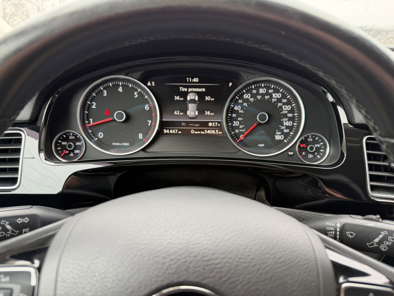 Used 2016 Volkswagen Touareg Lux image 25