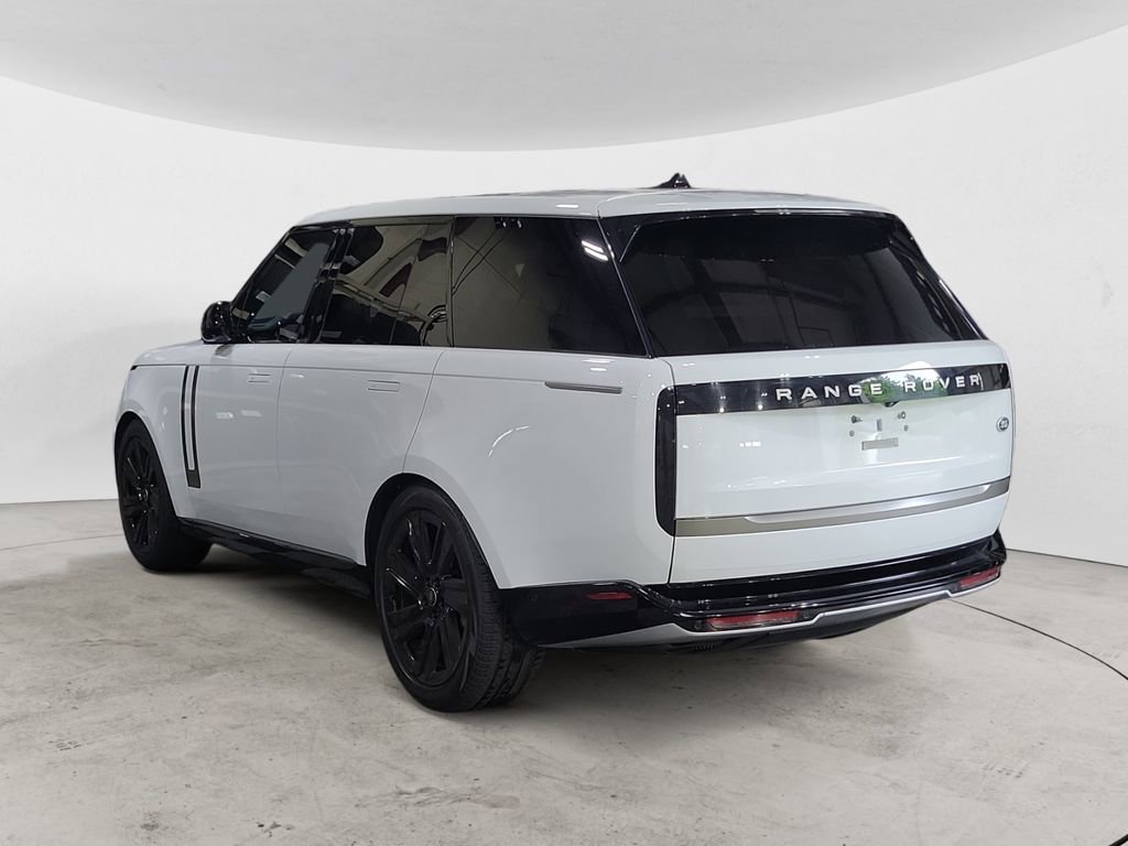 Used 2023 Land Rover Range Rover SE image 3