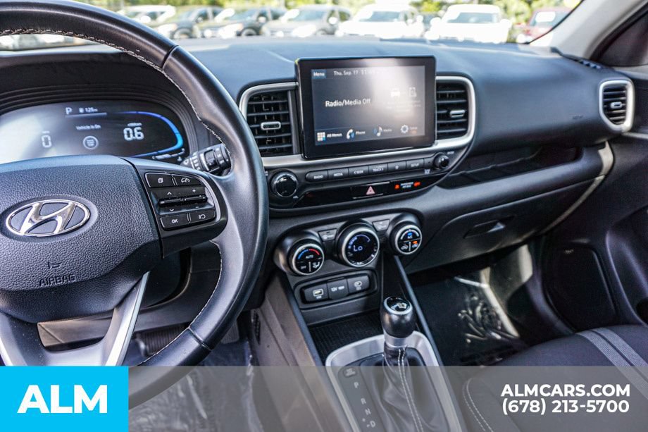 Used 2025 Hyundai Venue SEL FWD image 31