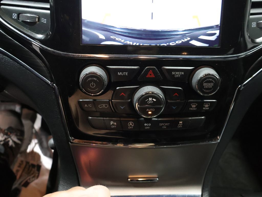 Certified 2022 Jeep Grand Cherokee Limited AWD/4WD image 30