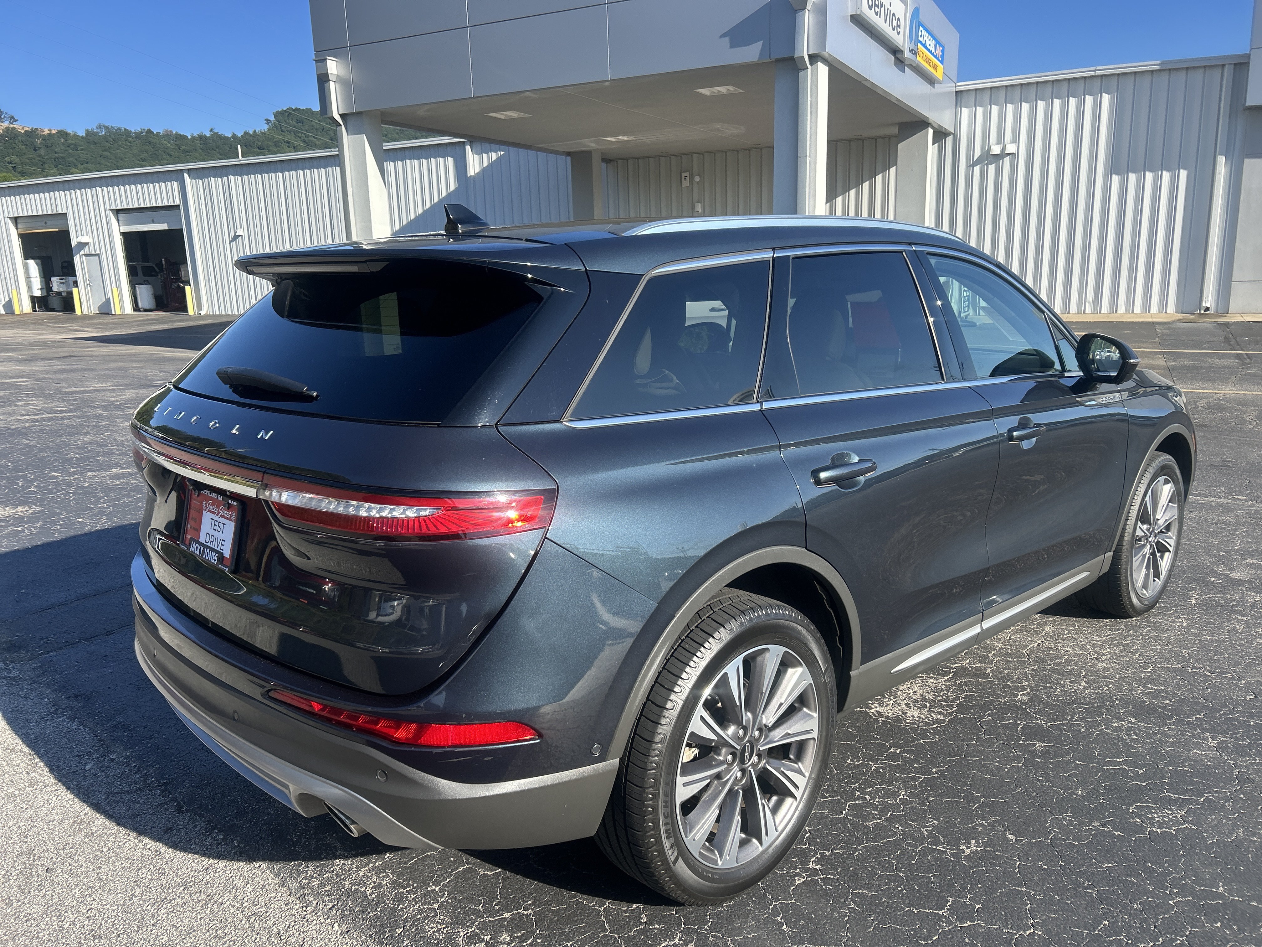 Used 2021 Lincoln Corsair Reserve w/ Equipment Group 201A FWD image 7