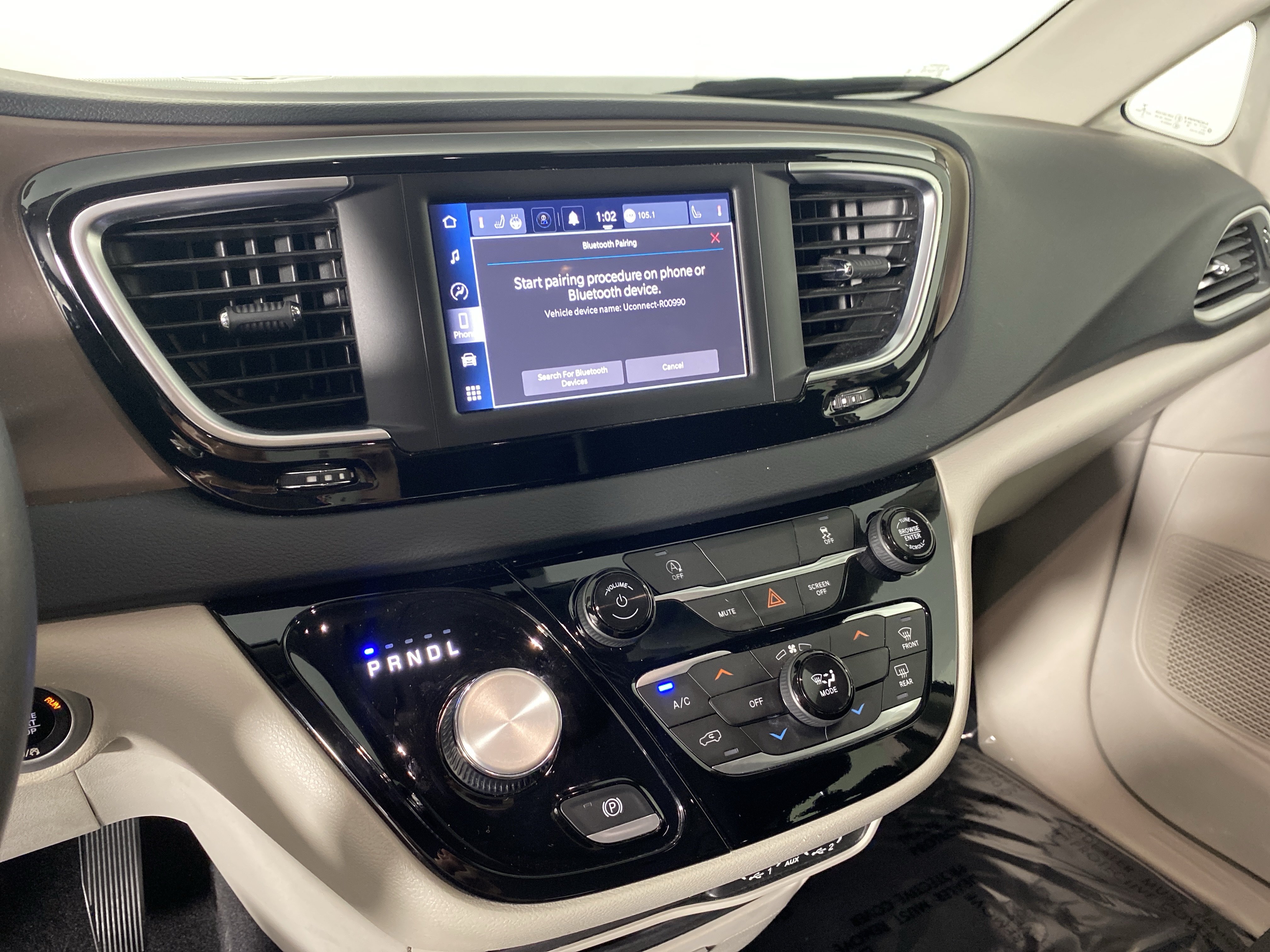 Used 2023 Chrysler Voyager LX FWD image 25