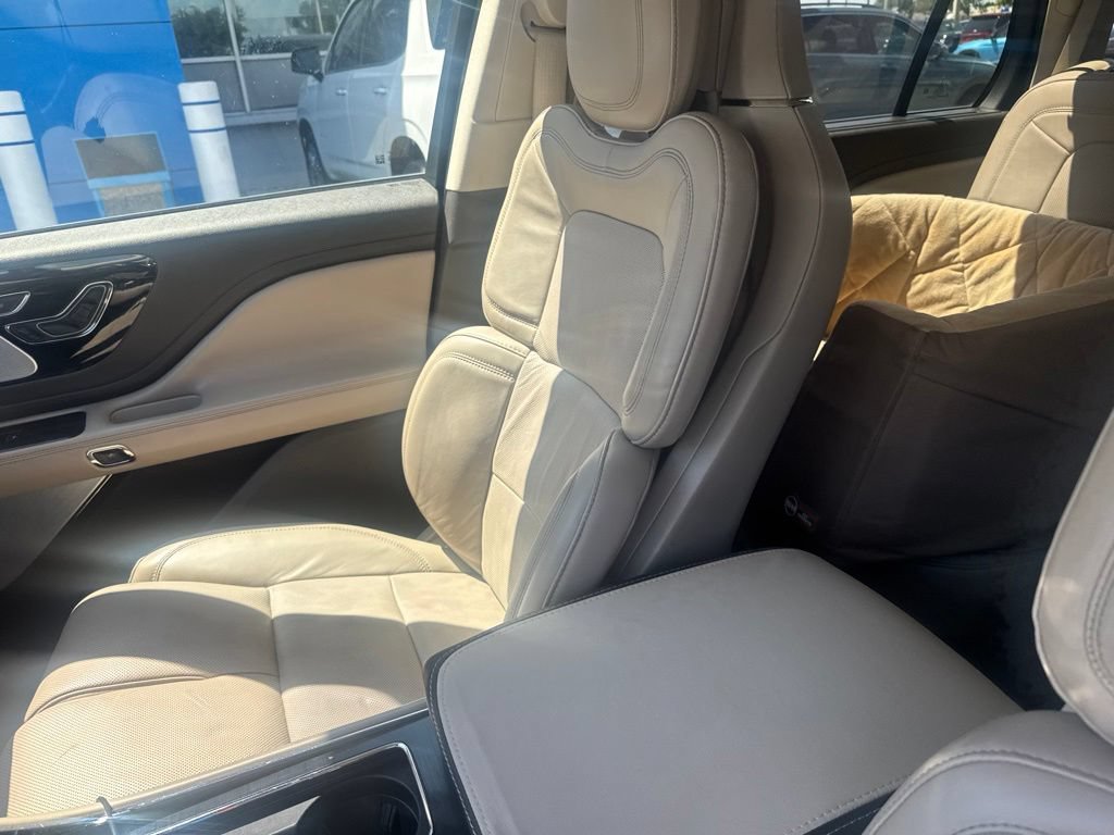 Used 2020 Lincoln Aviator Reserve w/ Equipment Group 201A RWD image 15