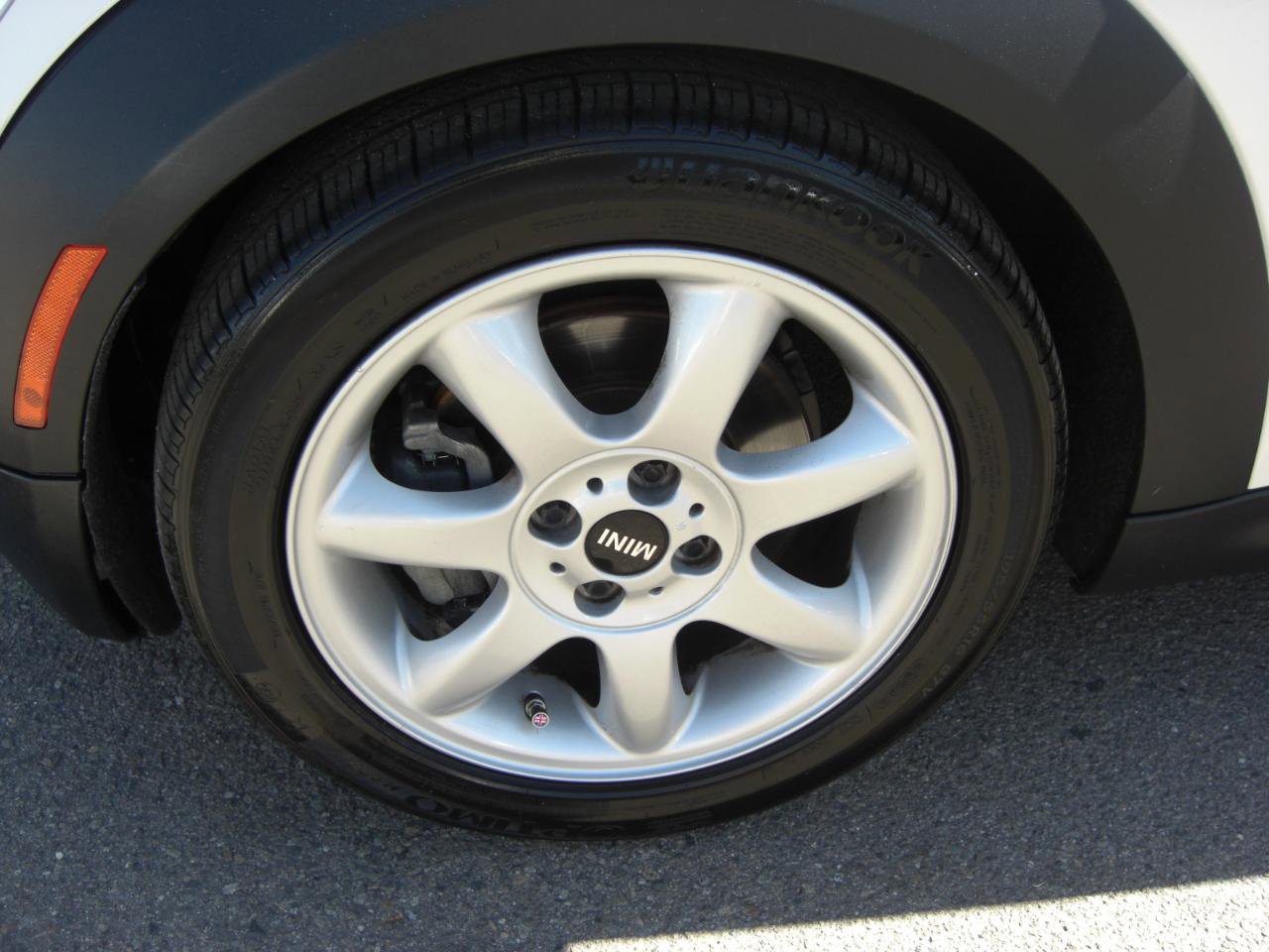 Used 2010 MINI Cooper 2dr image 5