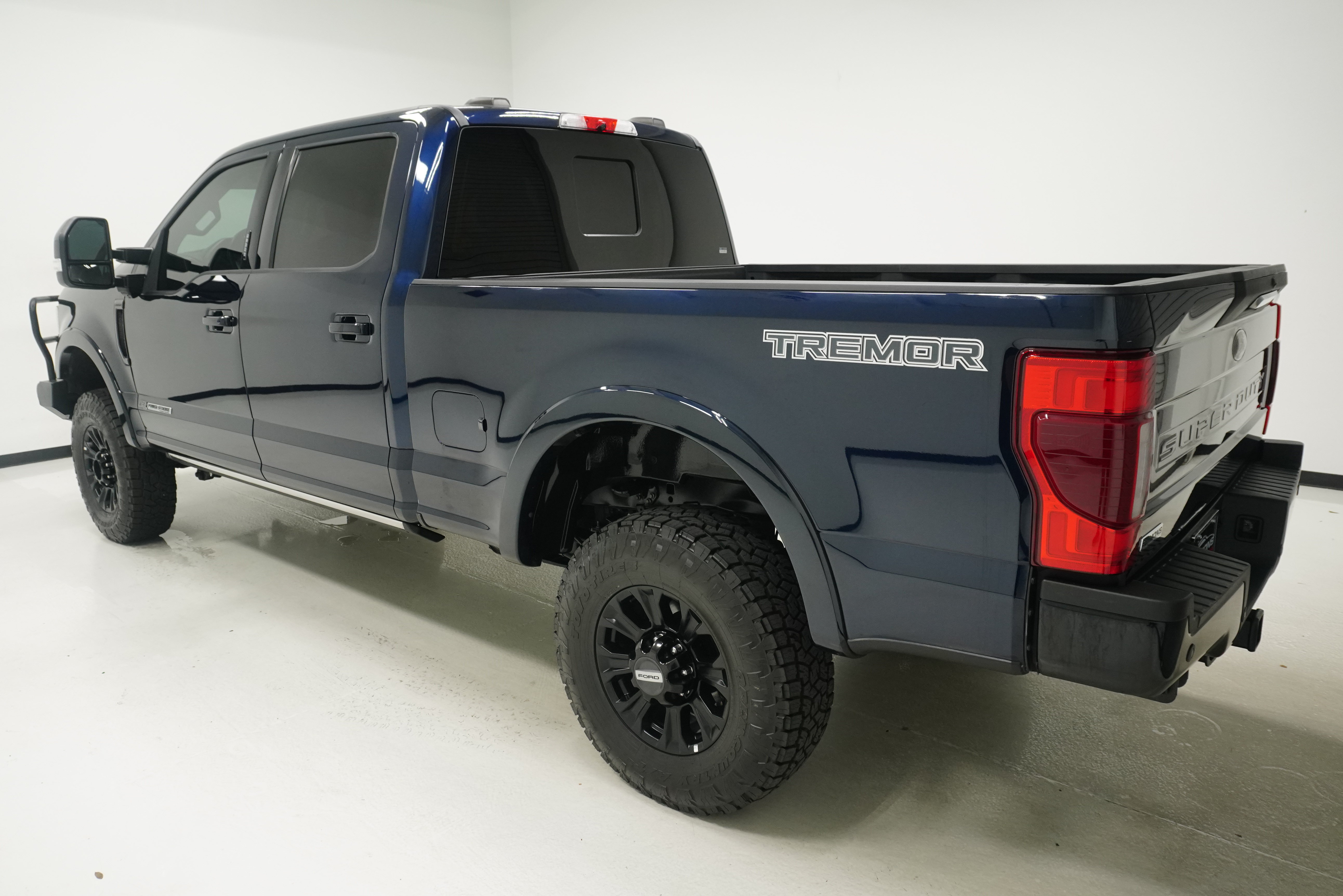 Used 2022 Ford F250 Lariat w/ Tremor Off-Road Package AWD/4WD image 4