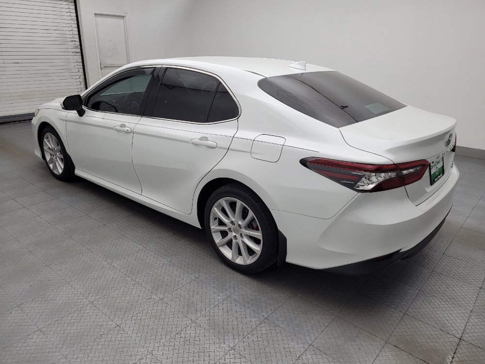 Used 2021 Toyota Camry XLE FWD image 3