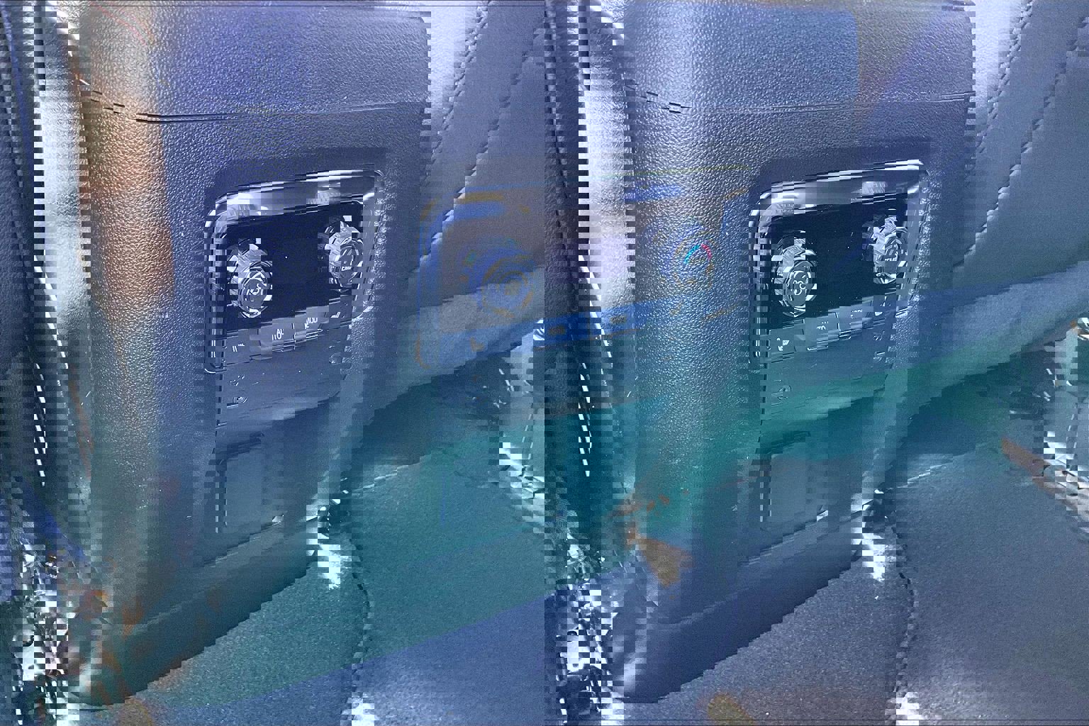 Certified 2025 Chevrolet Suburban Premier image 6