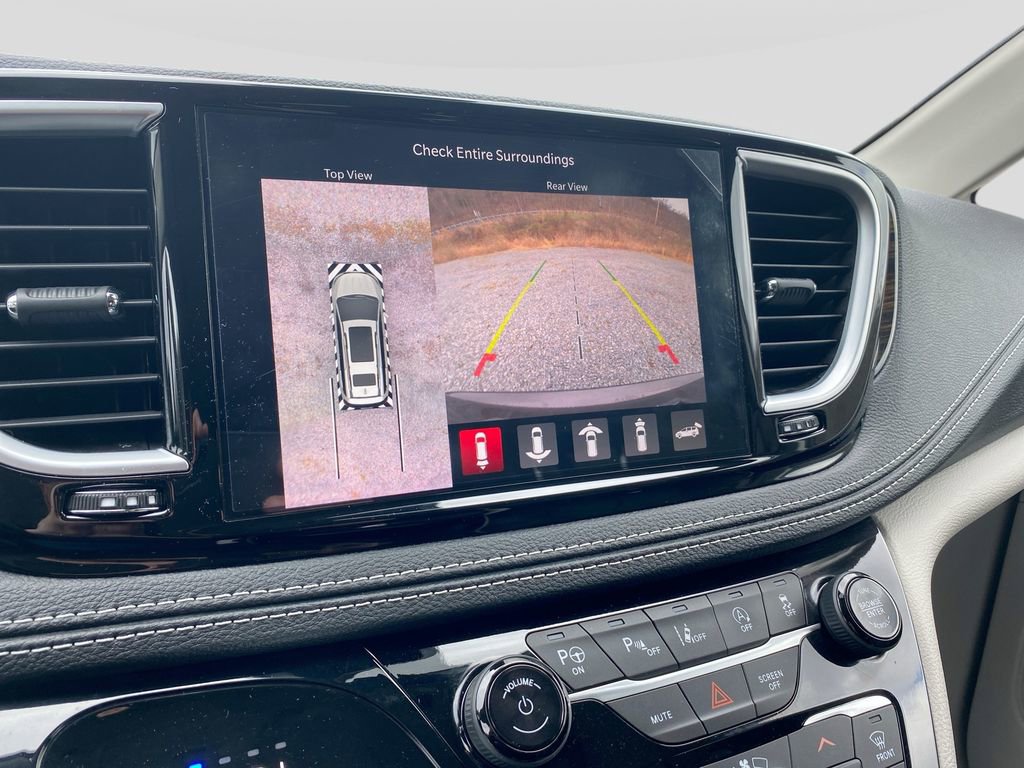 Used 2023 Chrysler Pacifica Limited w/ Trailer Tow Group image 25