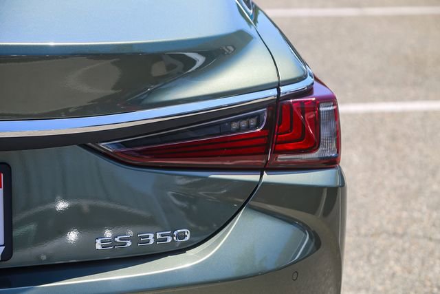 Used 2025 Lexus ES 350 w/ Premium Package FWD image 11