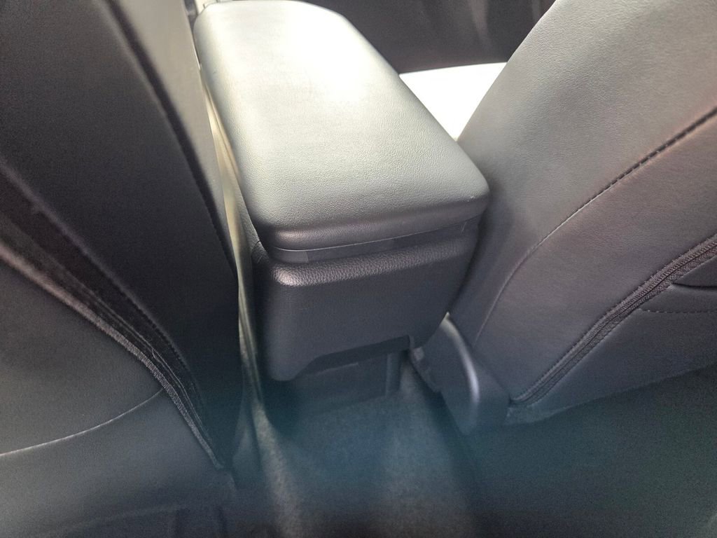 Used 2023 Toyota Prius XLE FWD image 7