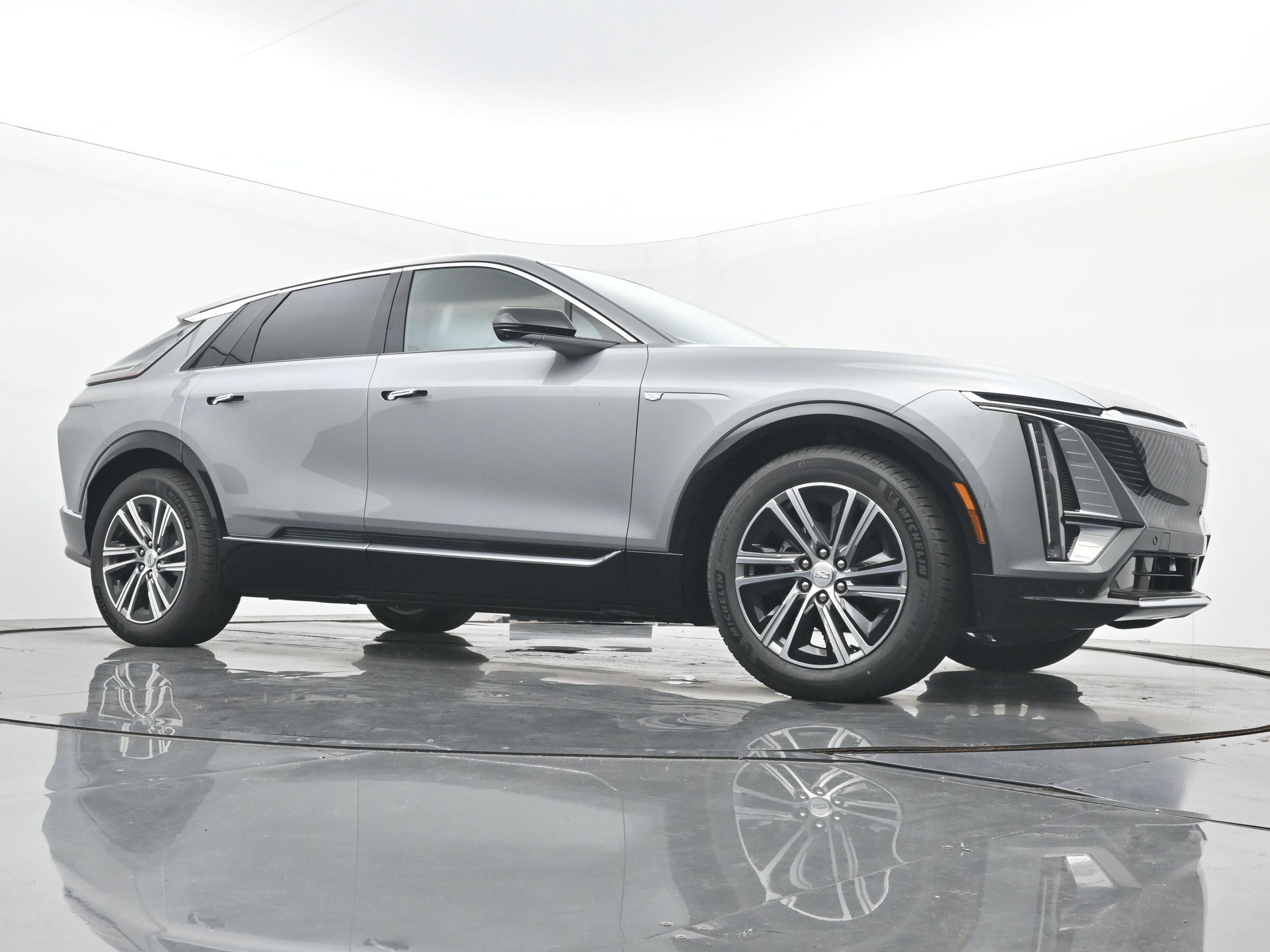 New 2026 Cadillac Lyriq Luxury w/ LPO, Floor Liner Package AWD/4WD image 21