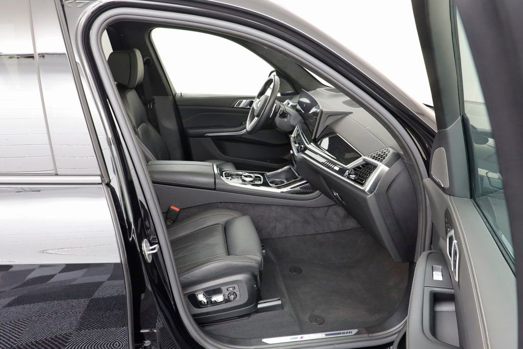 Certified 2025 BMW X7 M60i image 20