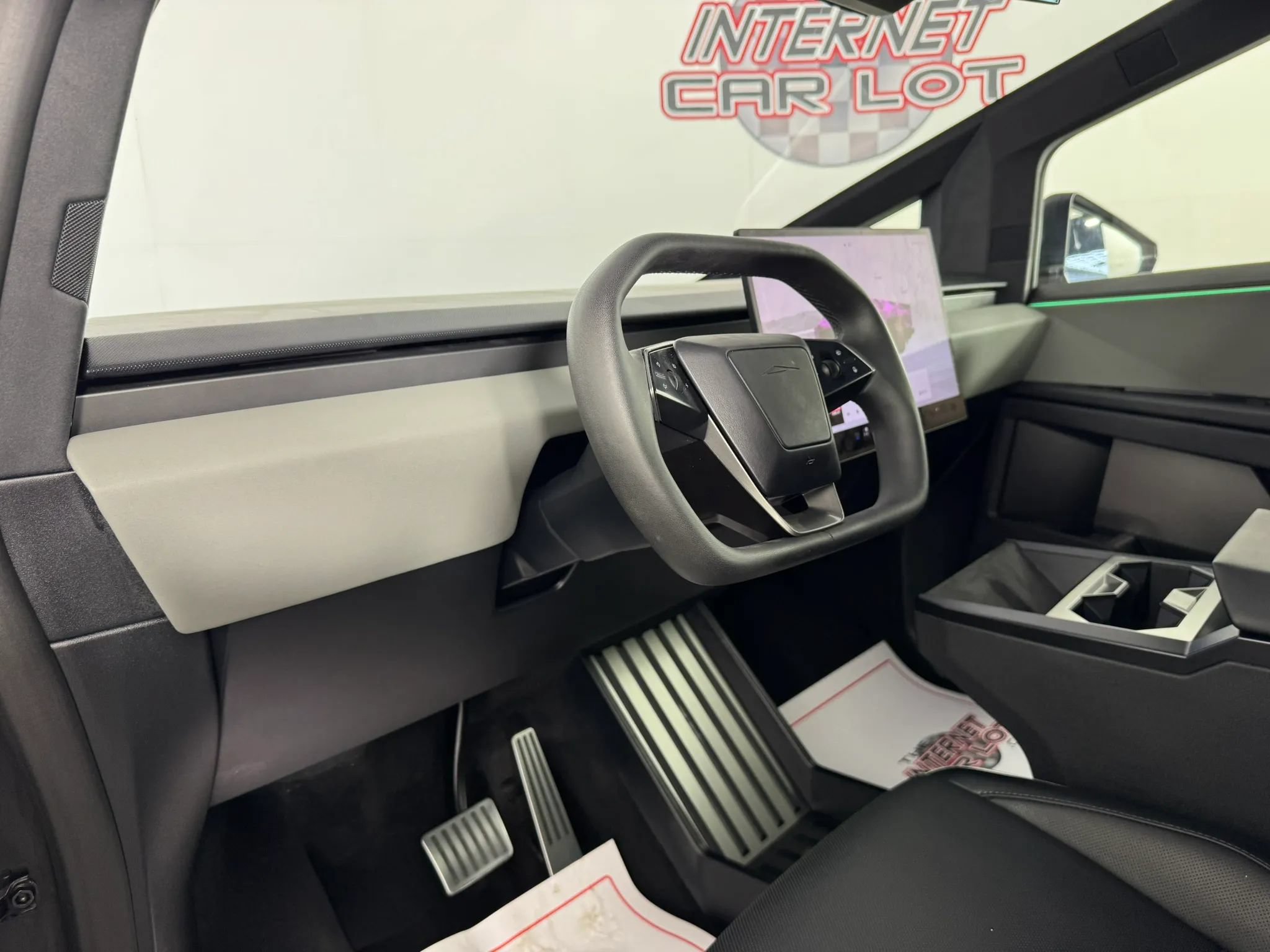Used 2024 Tesla Cybertruck AWD Crew Cab image 10