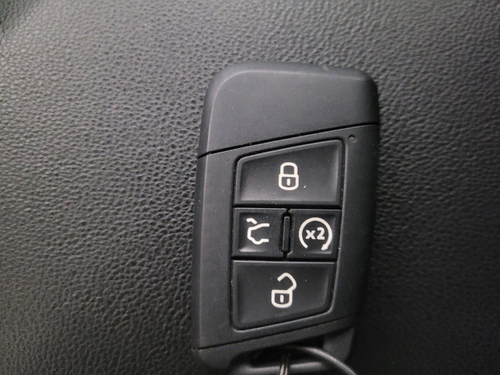 Used 2025 Volkswagen Jetta SE FWD image 32