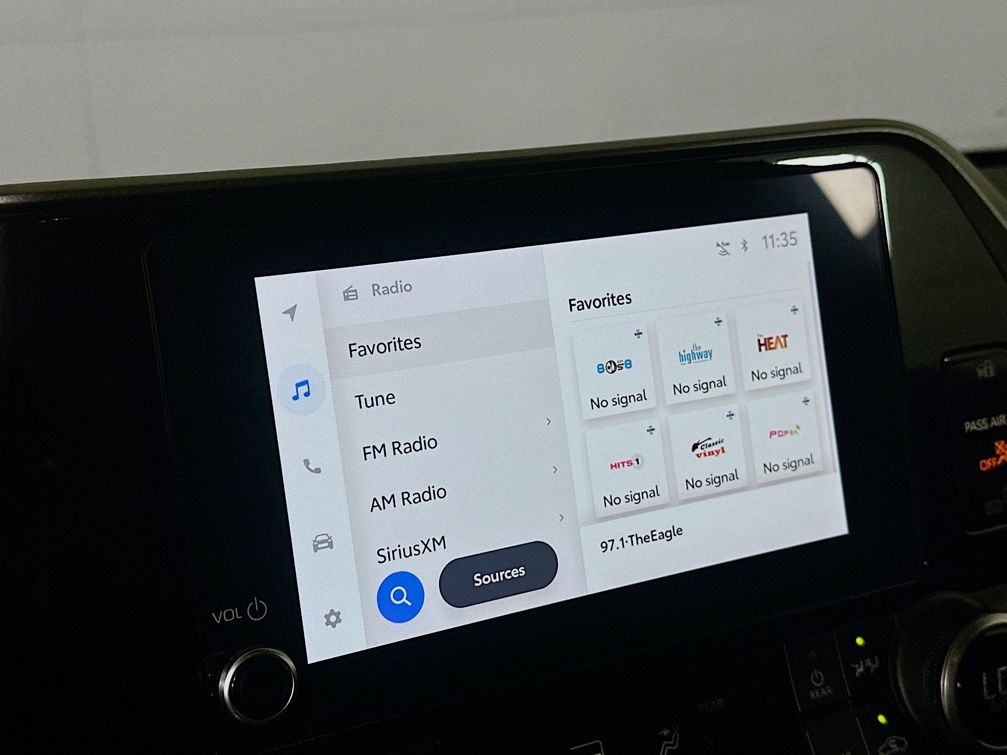 Used 2023 Toyota Highlander LE image 19