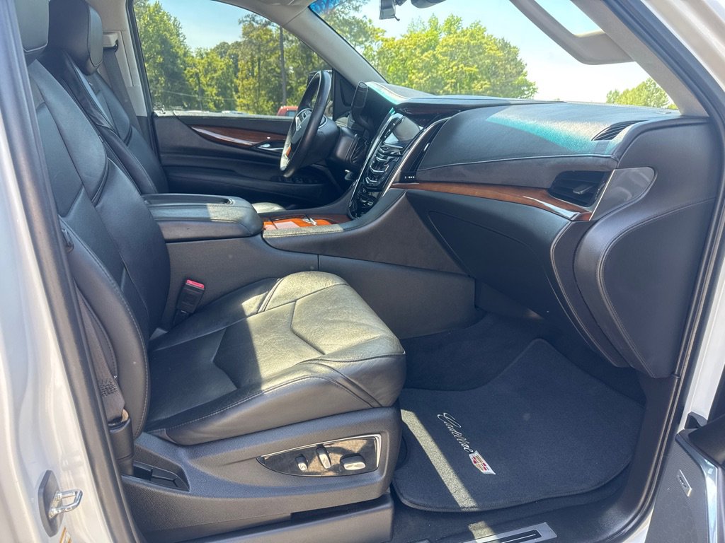 Used 2017 Cadillac Escalade Luxury AWD/4WD image 22