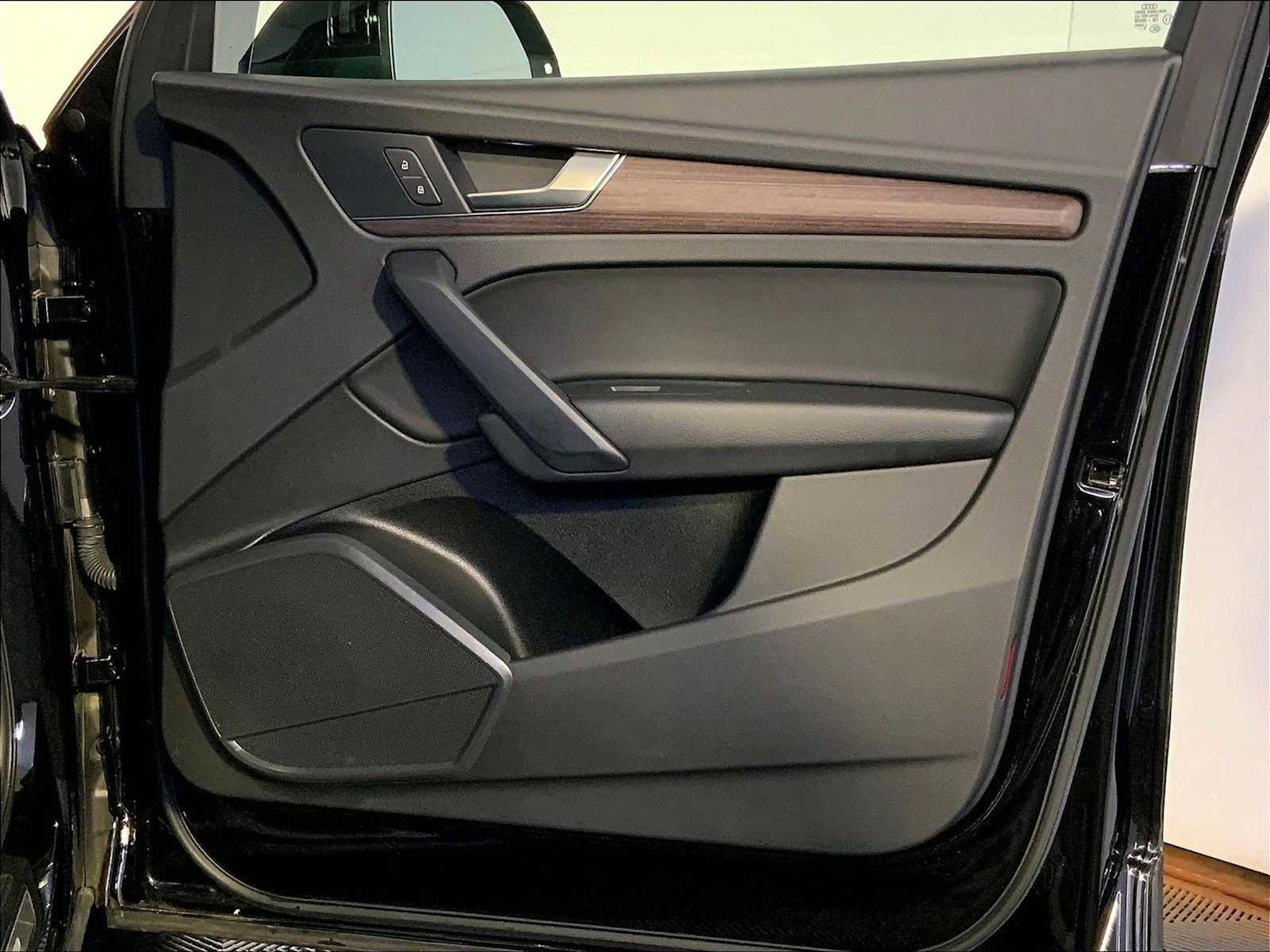 Used 2021 Audi Q5 Premium w/ Convenience Package image 26