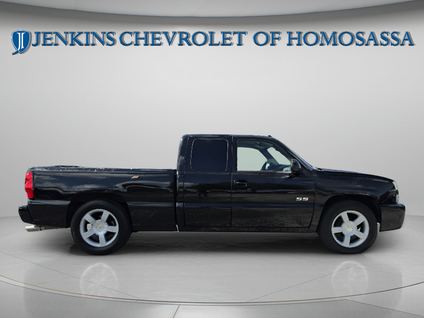 Used 2004 Chevrolet Silverado 1500 SS AWD/4WD image 2