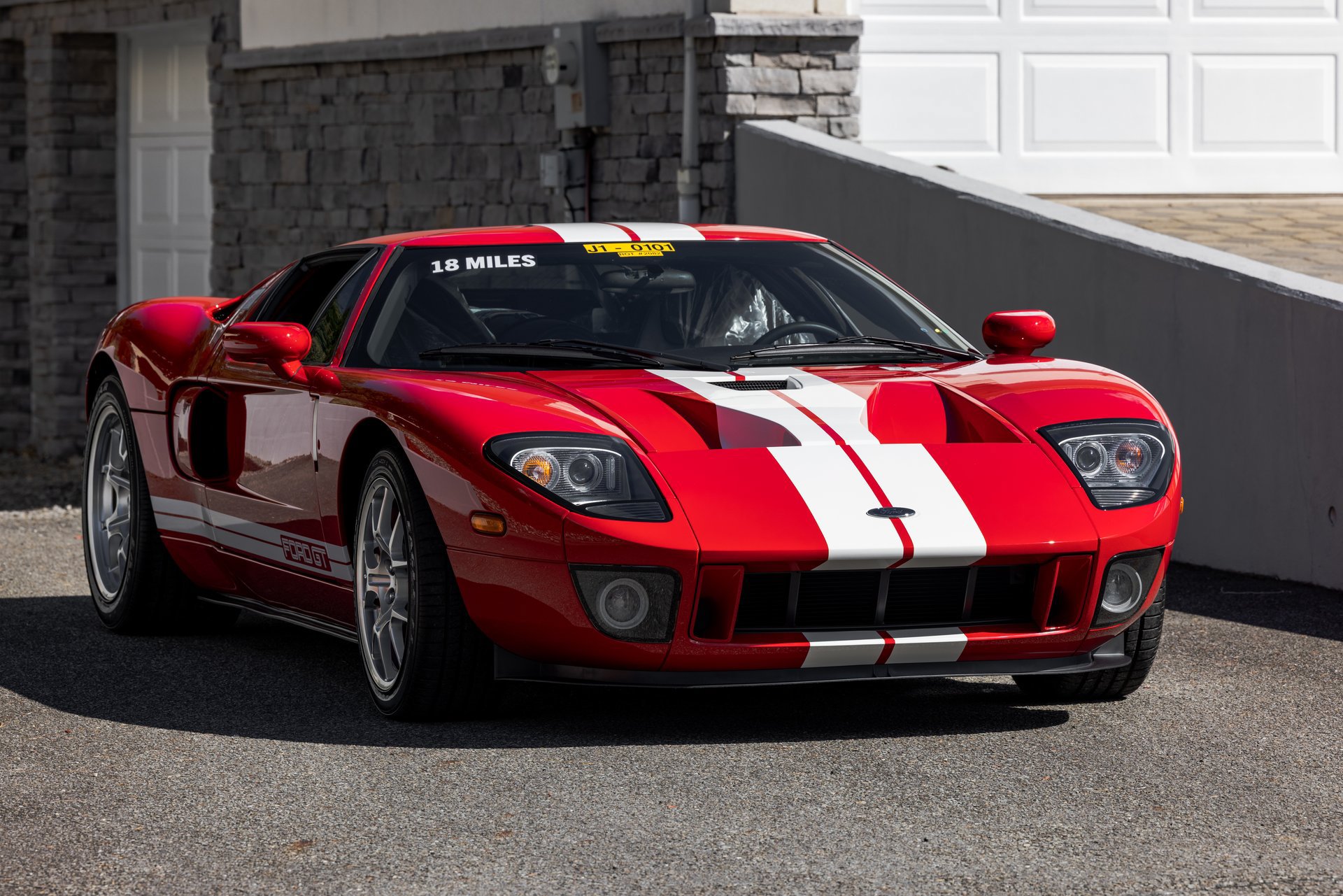 Used 2006 Ford GT RWD image 9