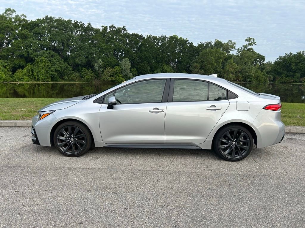 Used 2024 Toyota Corolla SE FWD image 3