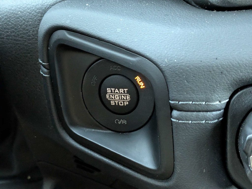 Used 2025 Jeep Wrangler Unlimited Sahara w/ Safety Group AWD/4WD image 22