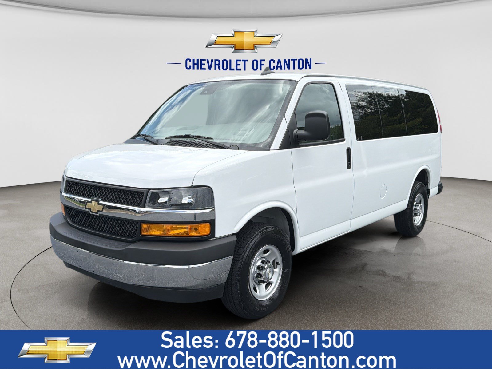 Used 2022 Chevrolet Express 2500 LT RWD image 1