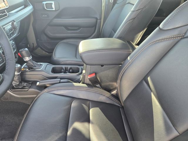 Used 2025 Jeep Gladiator Sport image 12