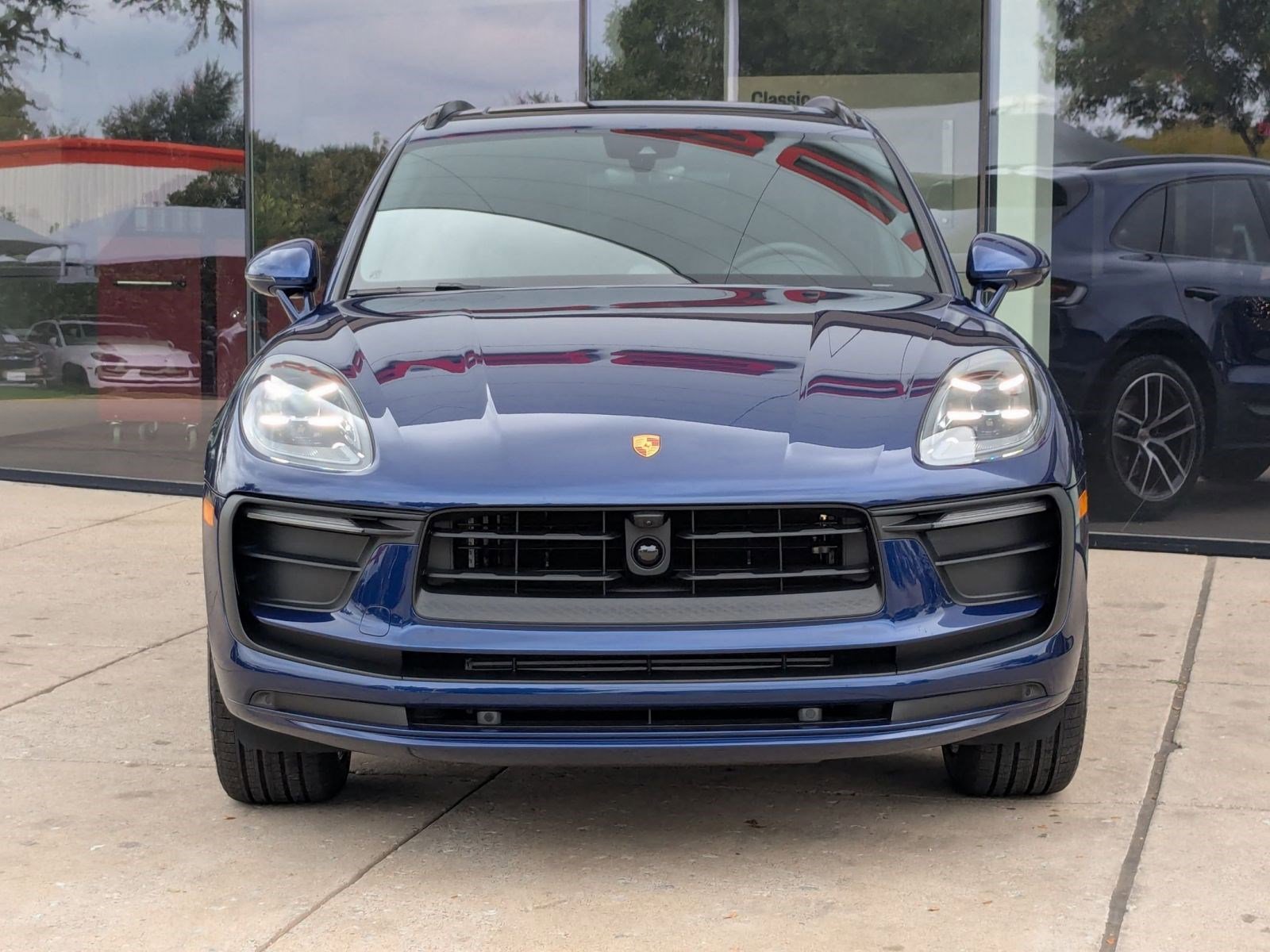 Certified 2026 Porsche Macan AWD/4WD image 6