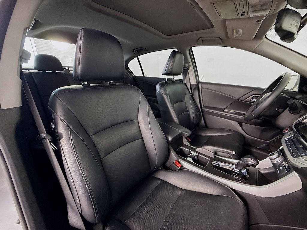 Used 2015 Honda Accord Touring image 28