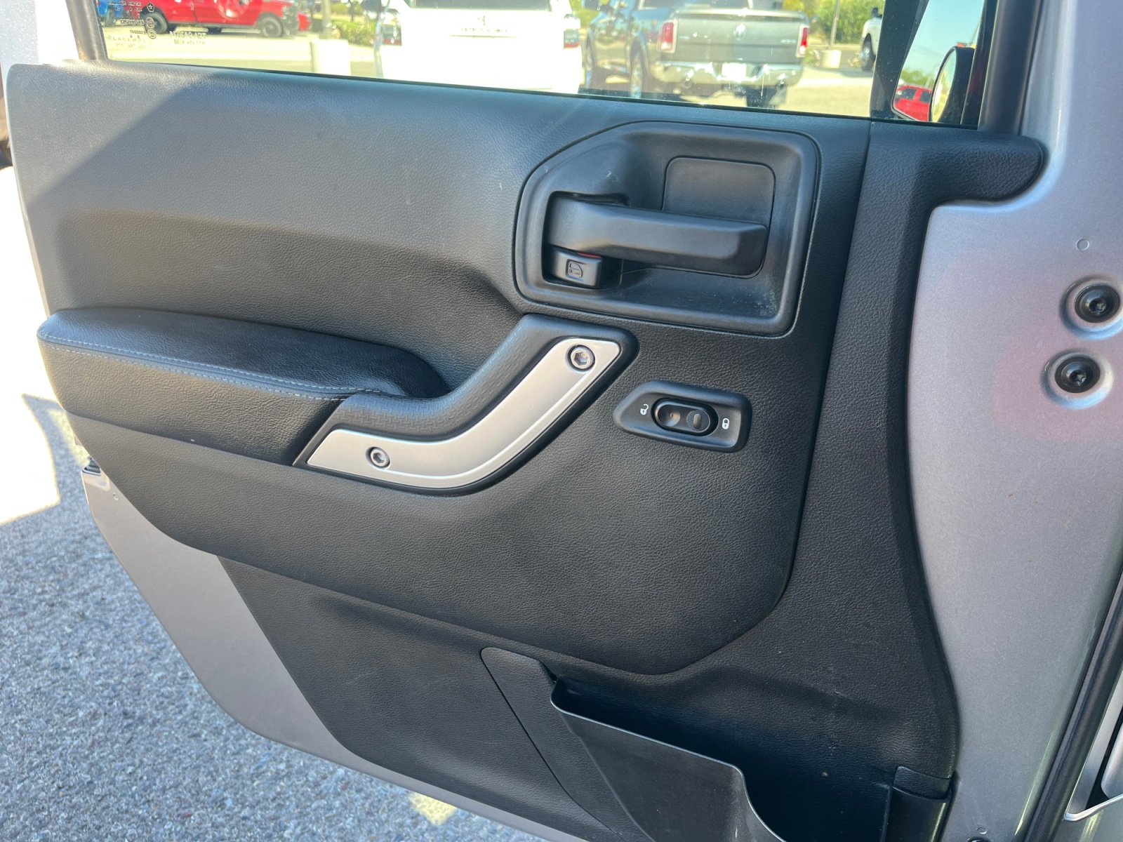 Used 2016 Jeep Wrangler Unlimited Rubicon image 13