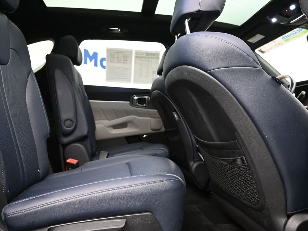 Used 2022 Kia Sorento SX Prestige w/ Panoramic Sunroof Package image 9