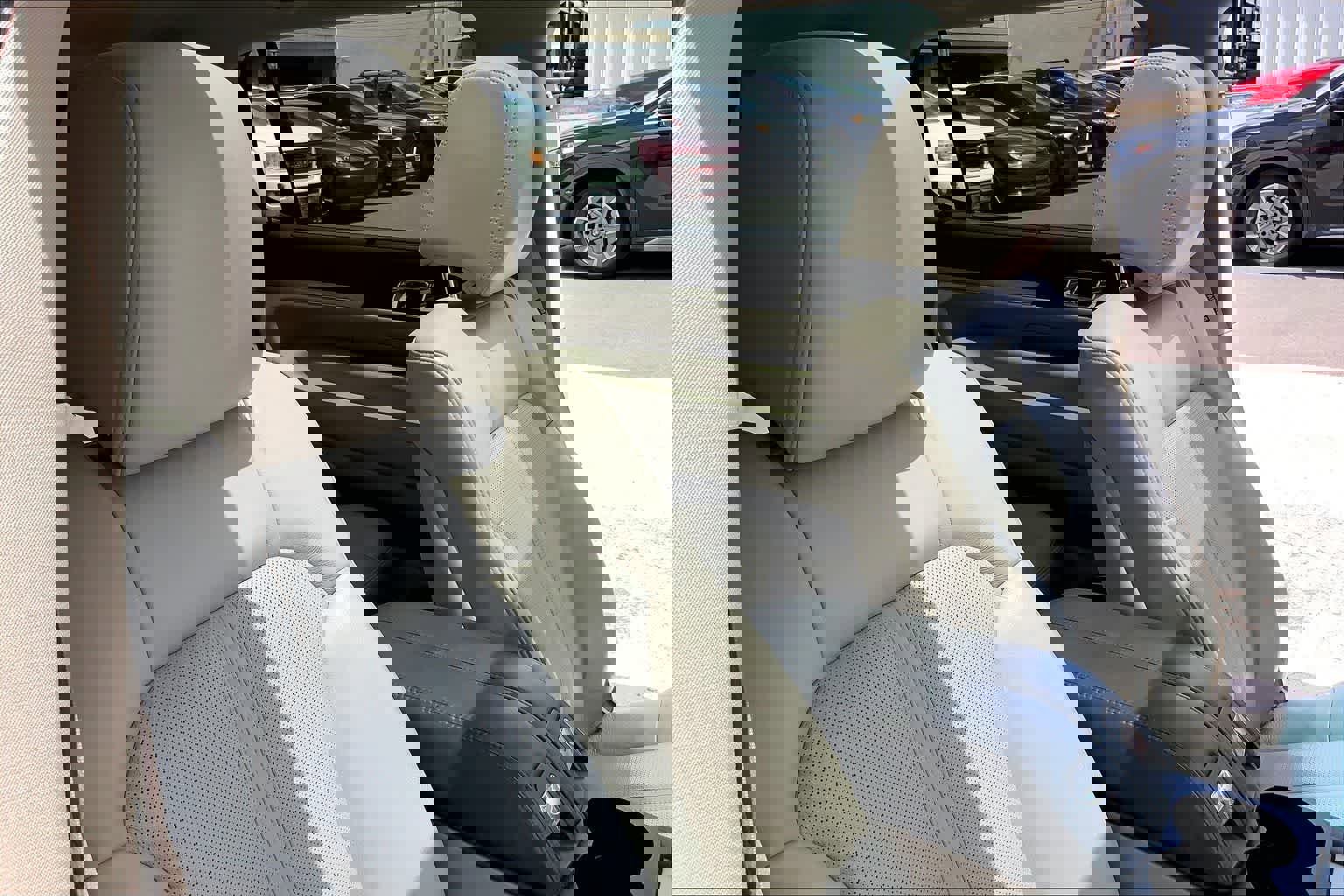 Used 2010 Lincoln MKT 2WD image 14