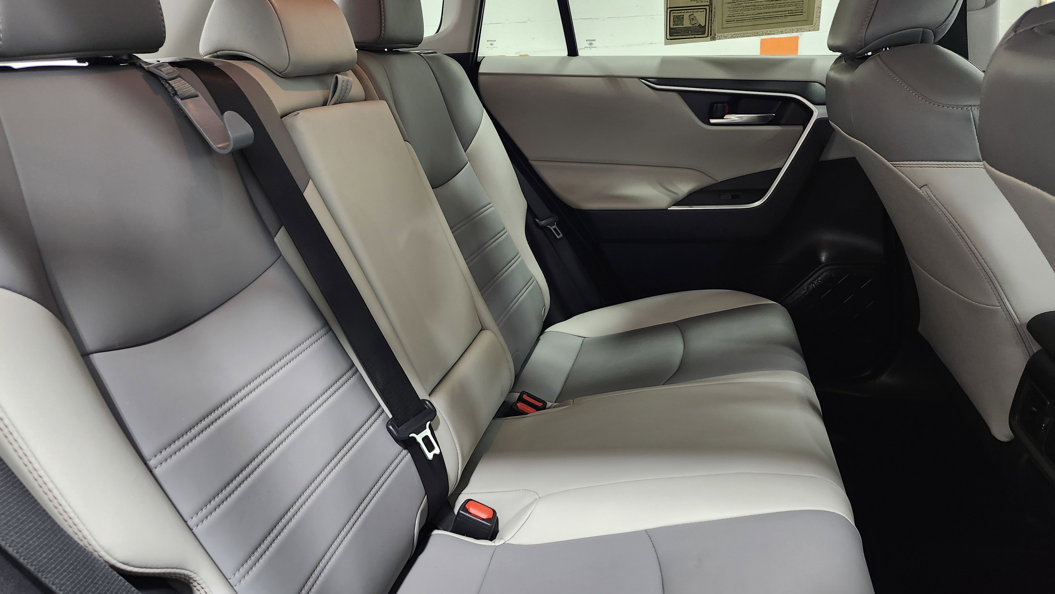 Used 2020 Toyota RAV4 XLE Premium image 14