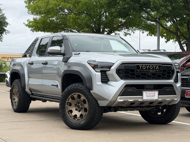 Used 2024 Toyota Tacoma 4x4 Double Cab Hybrid image 2