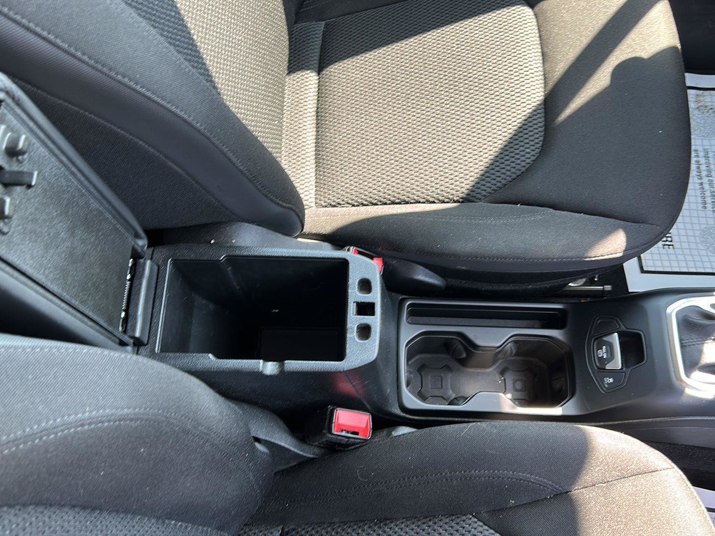 Used 2018 Jeep Renegade Altitude FWD image 25