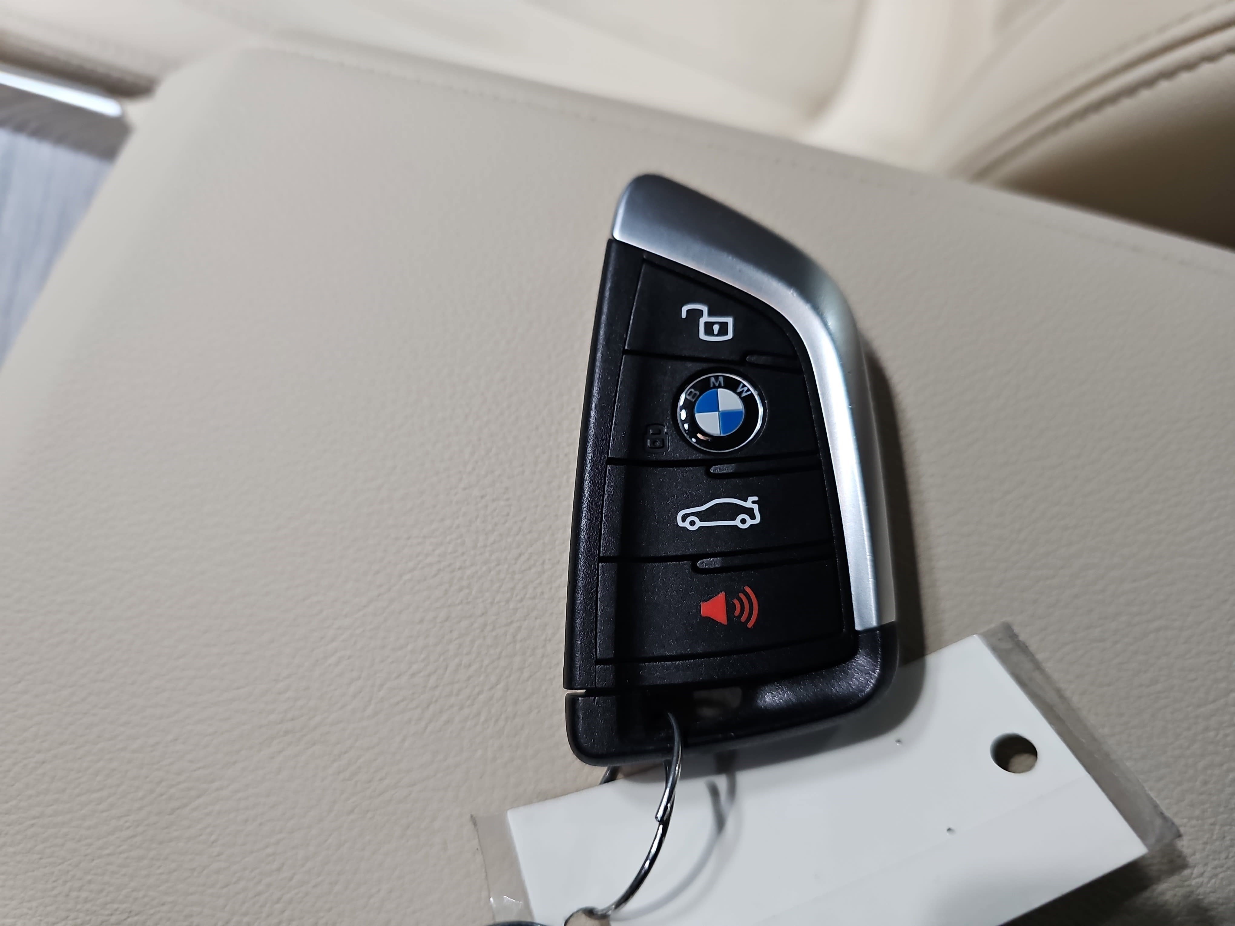 Certified 2025 BMW 330i Sedan w/ Premium Package image 37