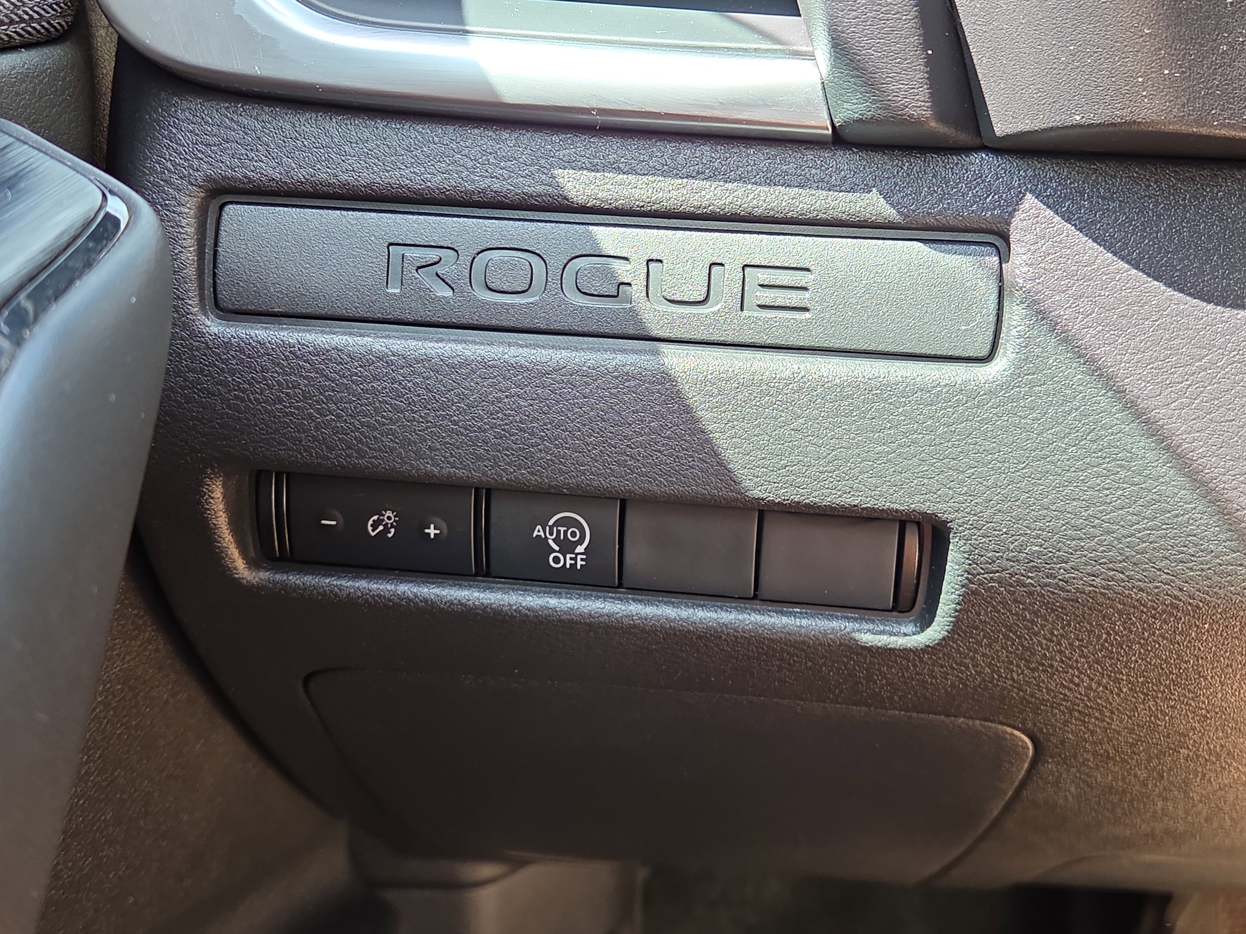 Used 2023 Nissan Rogue S AWD/4WD image 25