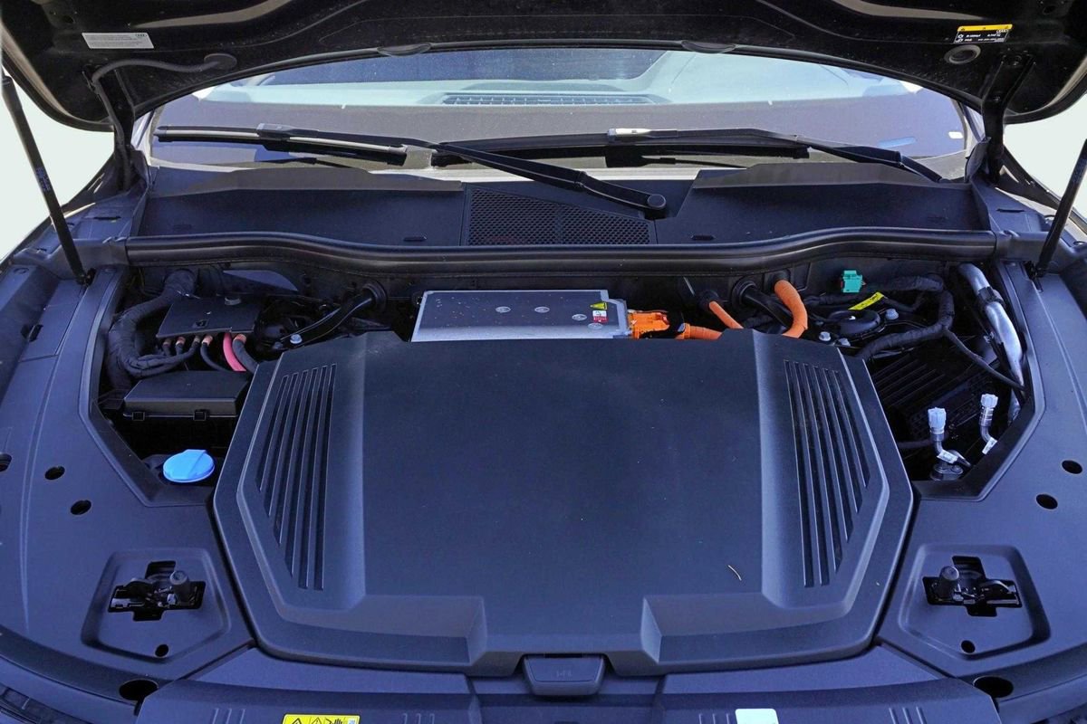 Used 2020 Audi e-tron Premium Plus image 11