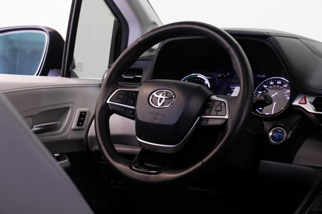 Used 2024 Toyota Sienna Limited image 26