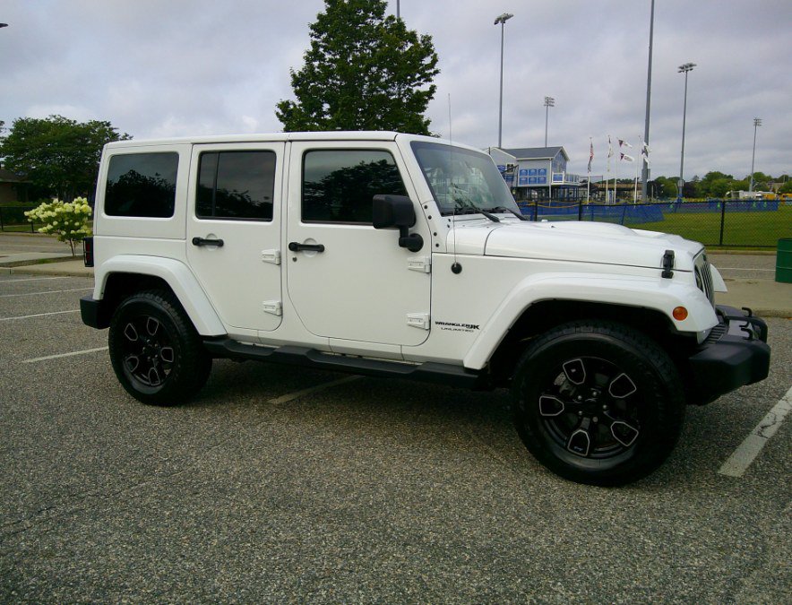 Used 2018 Jeep Wrangler Unlimited Sahara AWD/4WD image 8