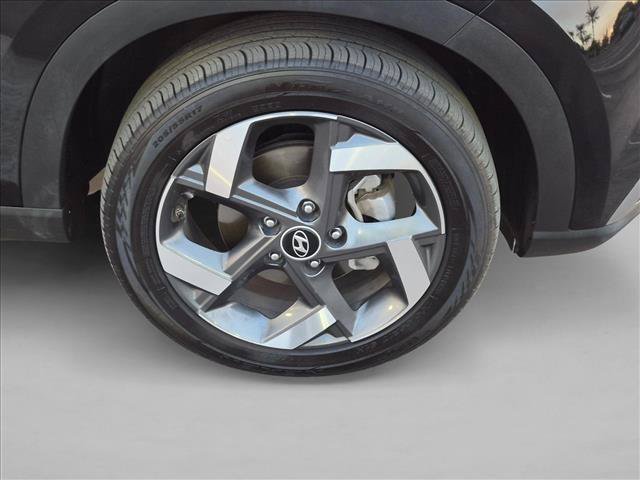 Used 2025 Hyundai Venue SEL FWD image 29