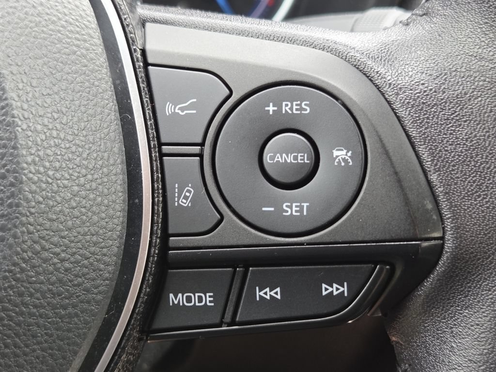 Used 2022 Toyota RAV4 Limited AWD/4WD image 9